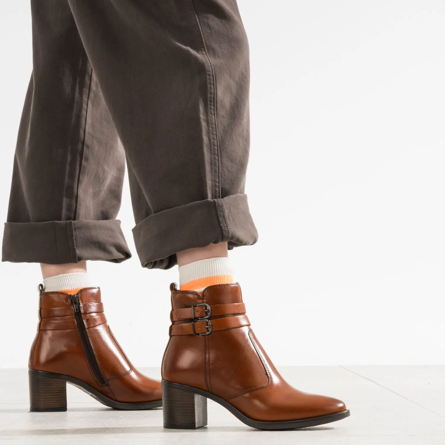 Eram Boots^Boots à talon en cuir avec double bride COGNAC