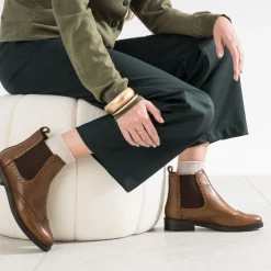 Eram Boots^Chelsea boots cuir détails perforés COGNAC