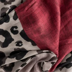Texto Echarpes & Foulards^Foulard rouge et beige à motif léopard MULTICOLORE