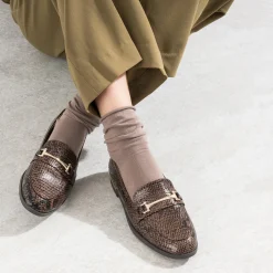 Eram Mocassins/Slippers^Mocassin marron à effet python détails dorés IMPRIME