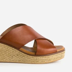 Eram Mules/Tongs|Sandales^Mule compensée rouge foncé en cuir éco-conçu MARRON