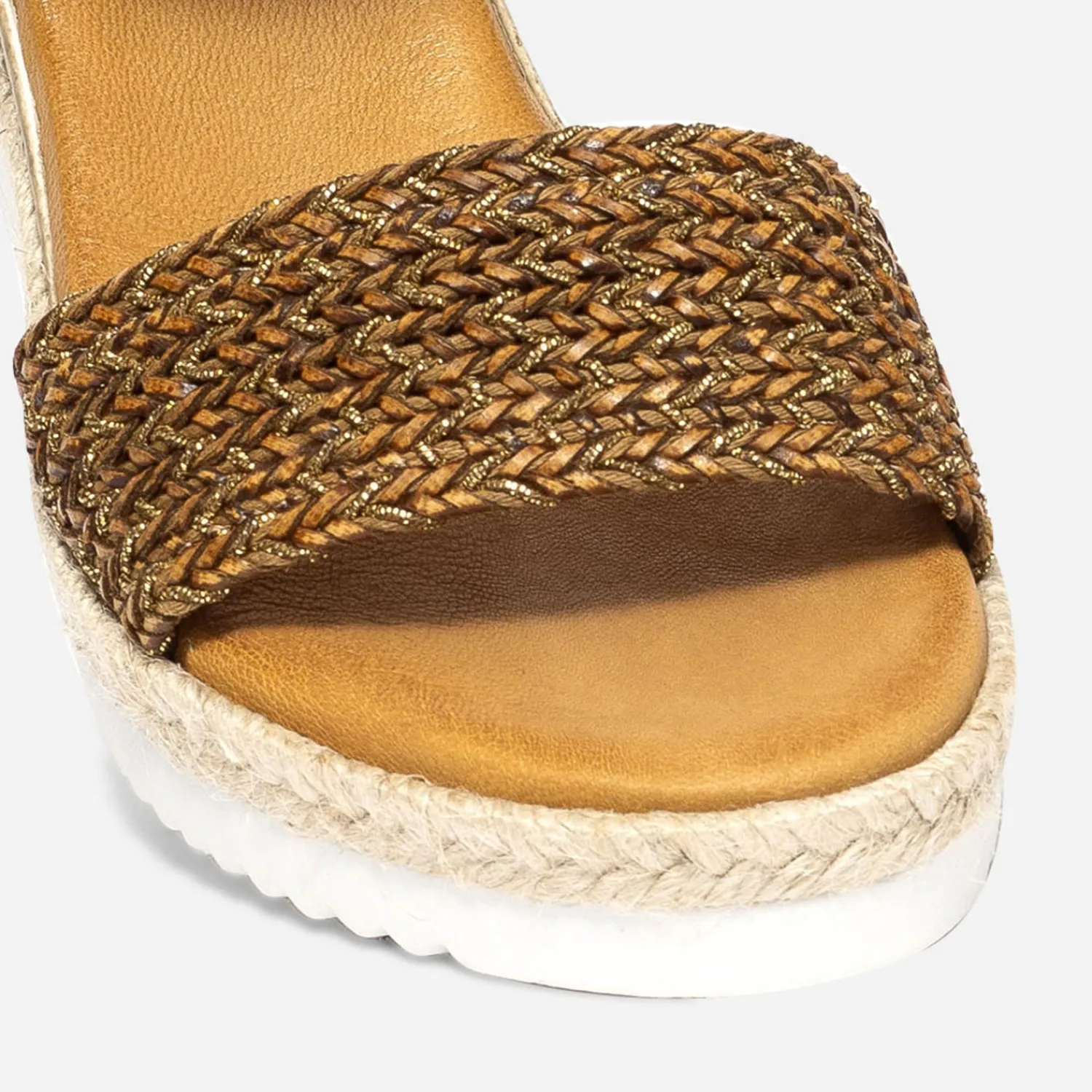 Eram Sandales|Espadrilles^Sandale en cuir éco-conçu avec bride tressée COGNAC