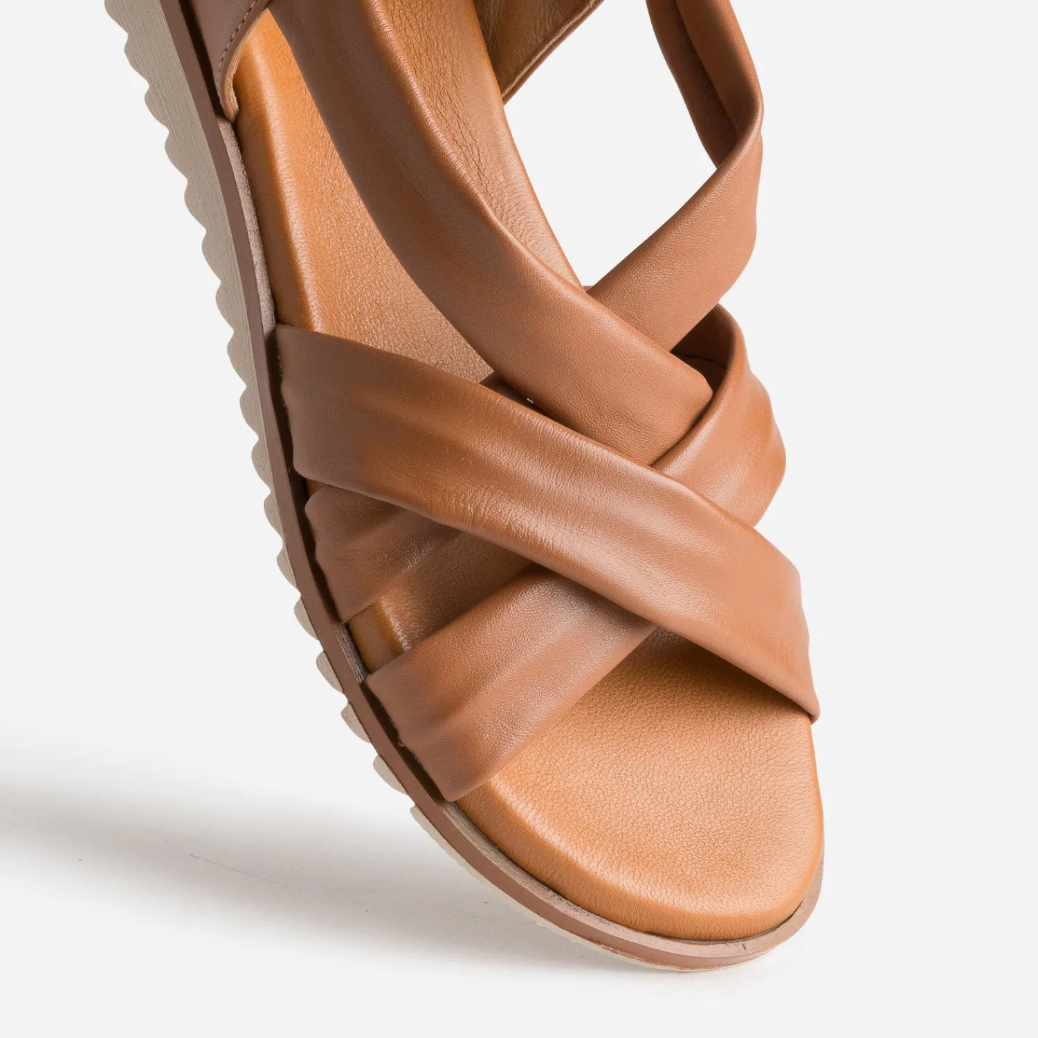 Eram Sandales^Sandale cognac en cuir souple éco-conçu CAMEL