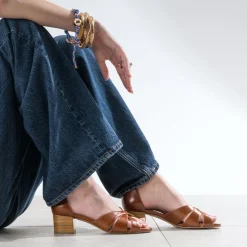 Eram Flex Sandales^Sandale cognac cuir brides croisées MARRON