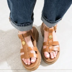Texto Sandales^Sandale camel cuir décor soleil COGNAC