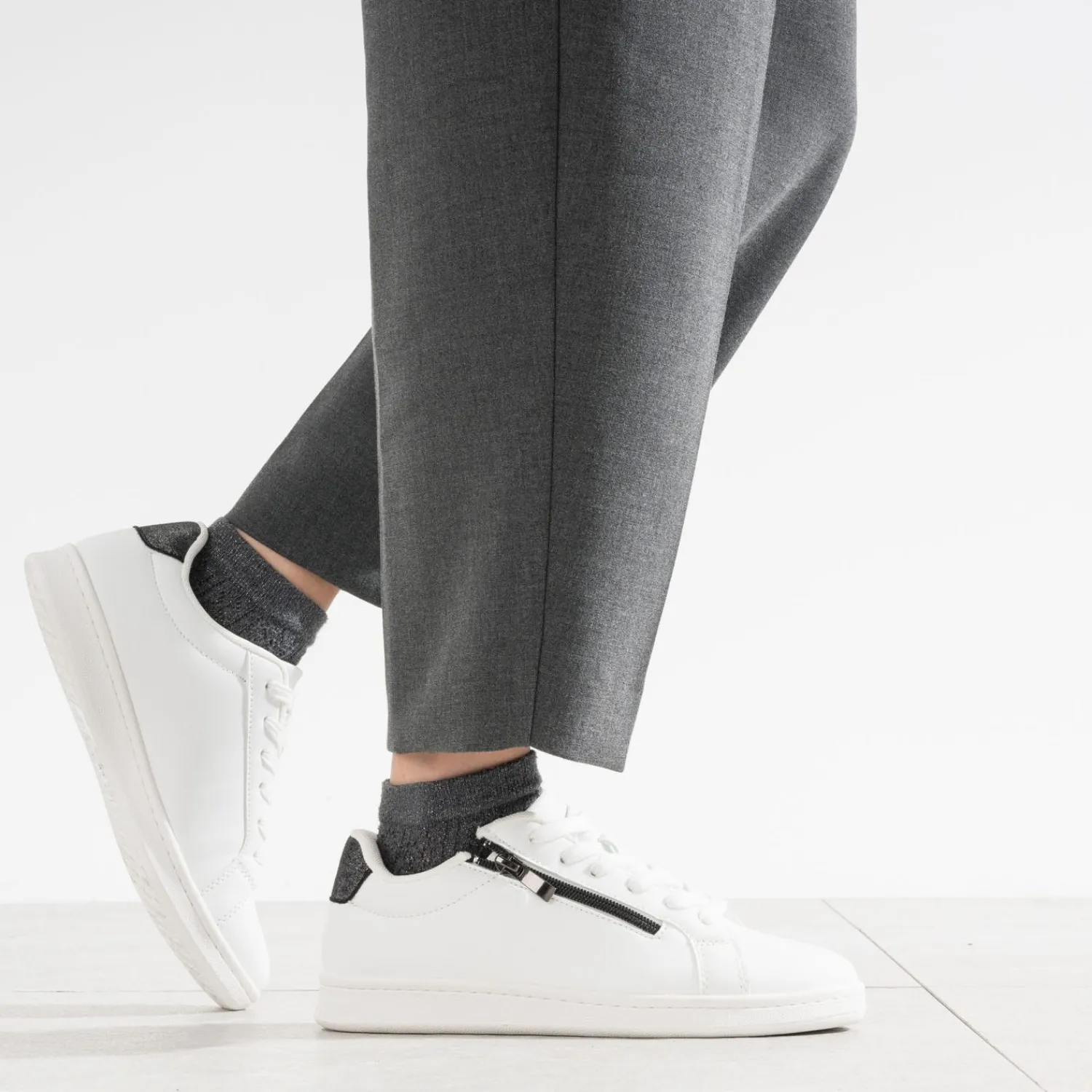 Eram Baskets^Tennis he contrefort marine irisé BLANC