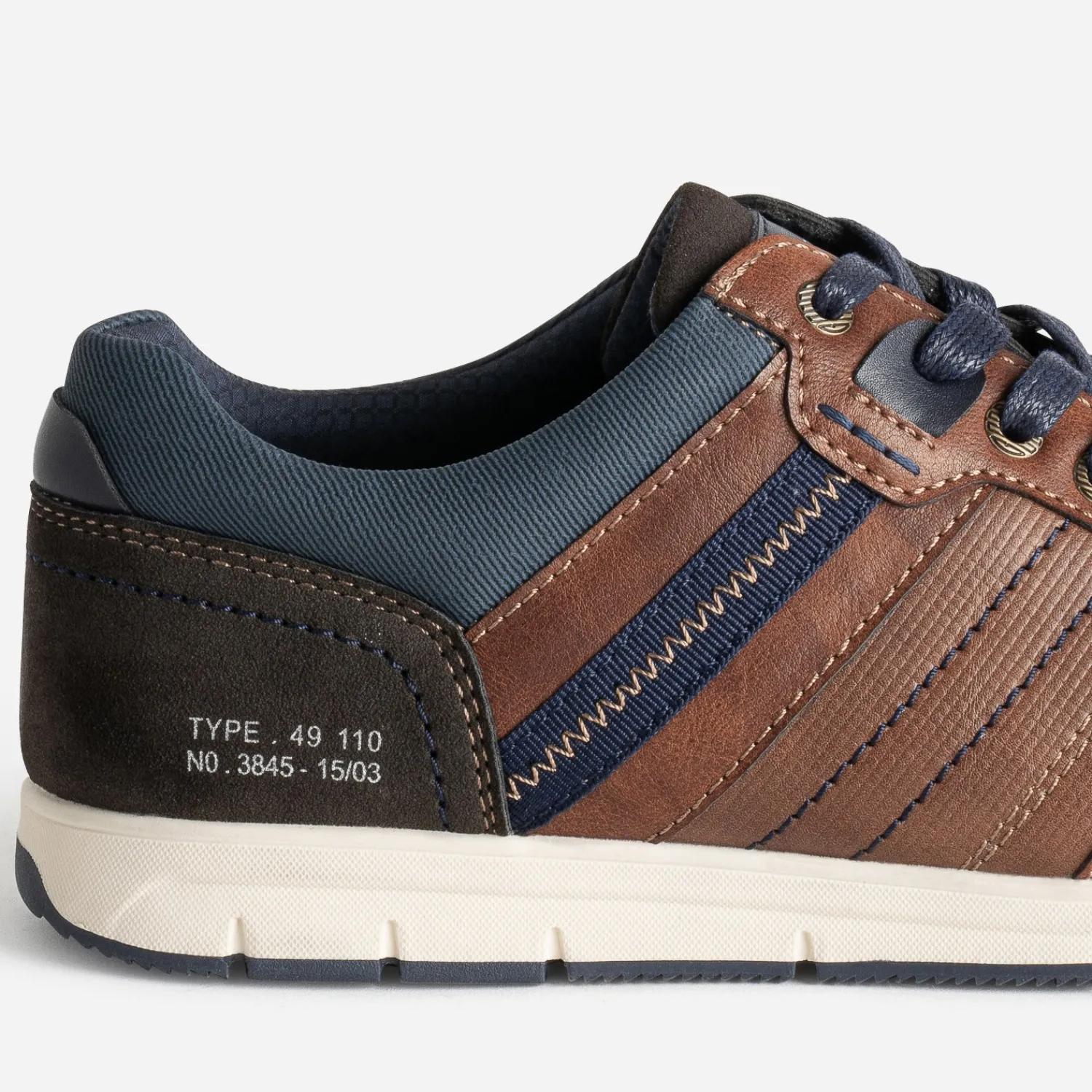 Eram Baskets/Tennis^Tennis et bleu marine COGNAC