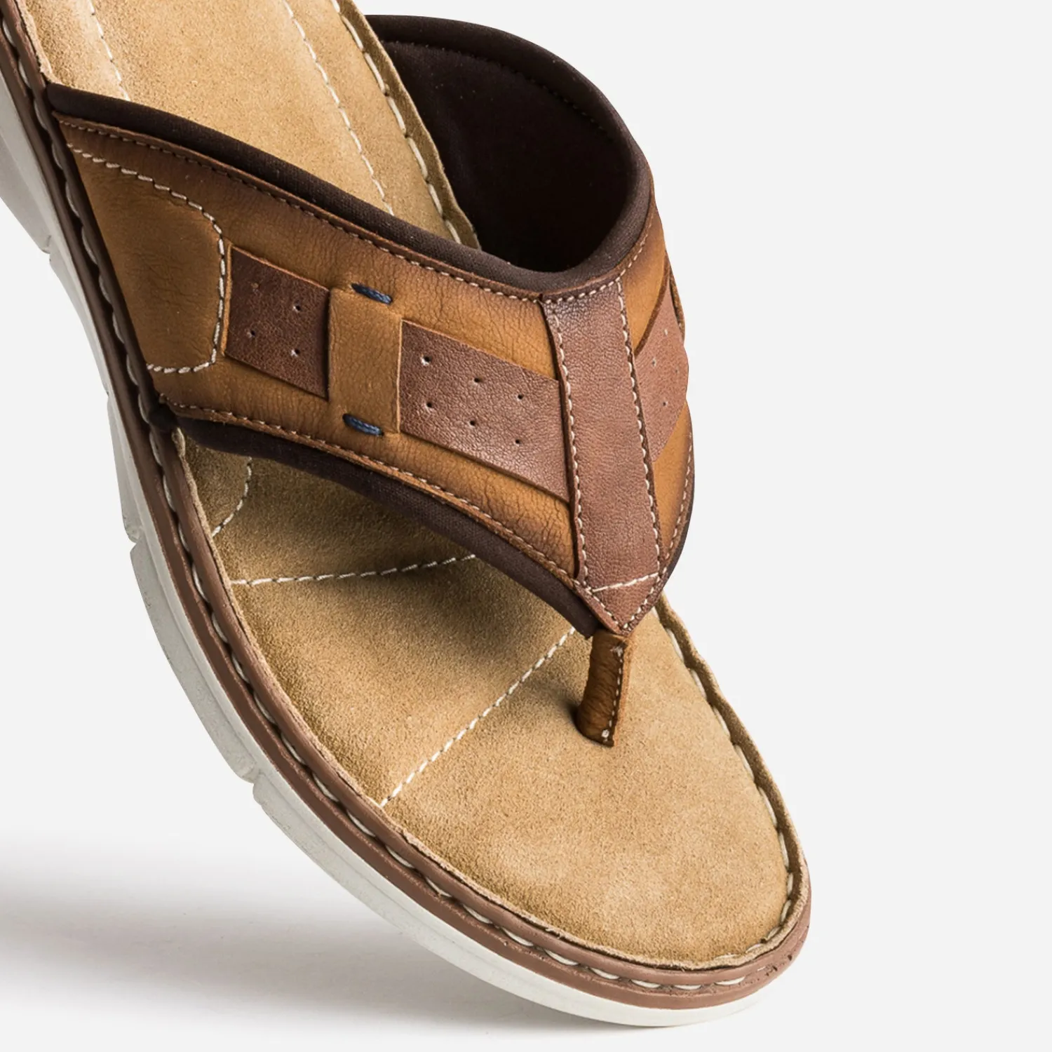 Eram Nu-Pieds/Sandales^Tong camel en cuir COGNAC